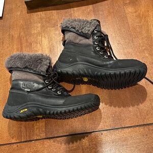 UGG Adirondack II Waterproof Winter Boots – Women’s 11 – Vibram Sole